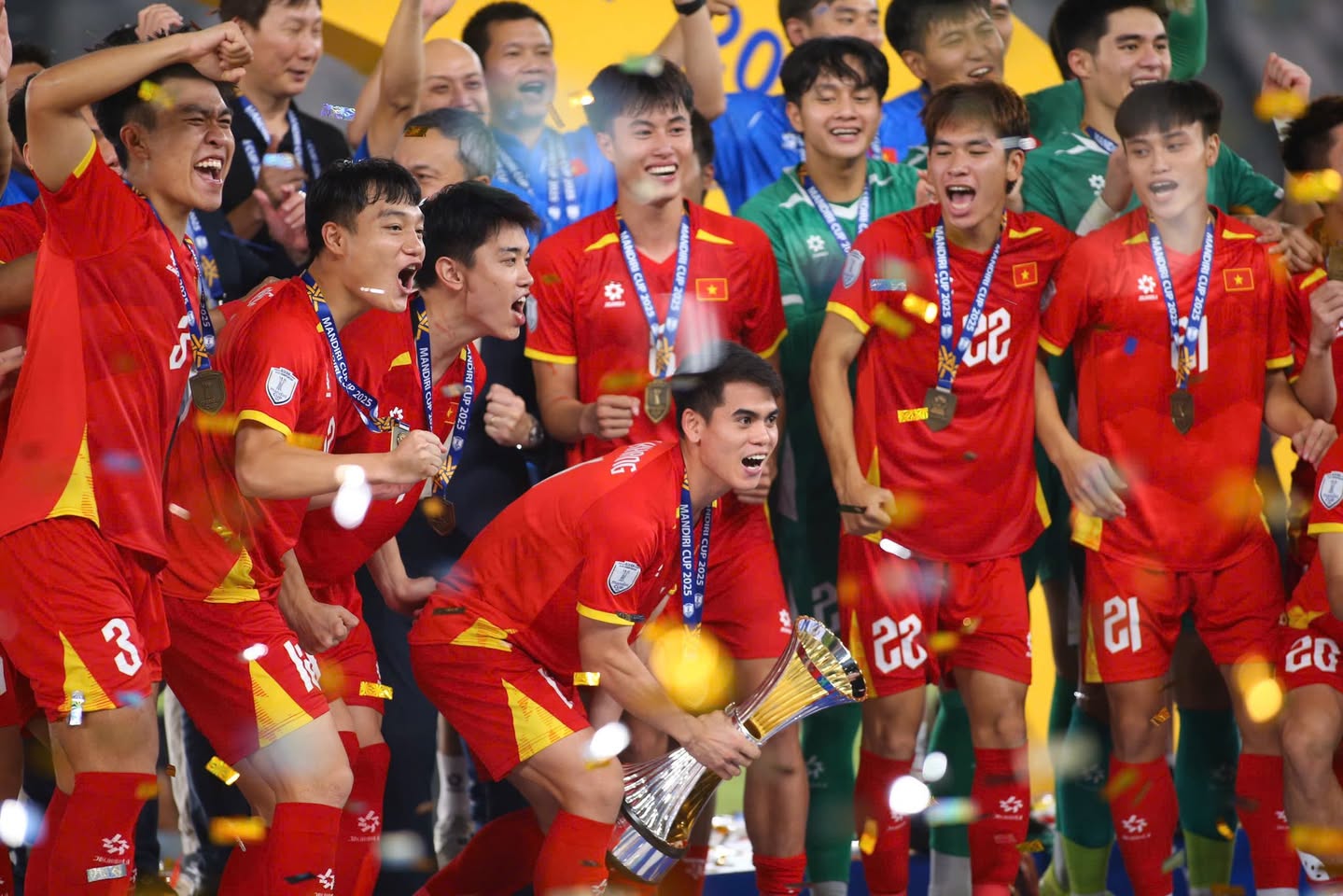 Profile đội trưởng U23 Việt Nam g&acirc;y sốt U23 ch&acirc;u &Aacute;: V&agrave;o s&acirc;n ghi b&agrave;n lạnh l&ugrave;ng, ngo&agrave;i đời l&agrave; 