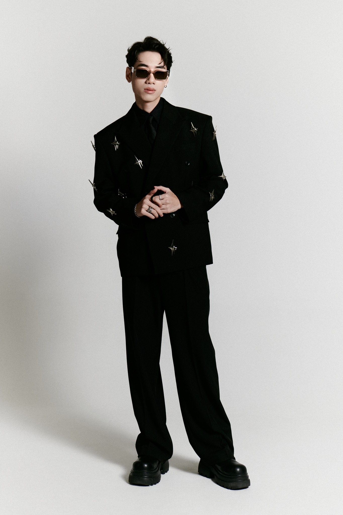 Threads city náo loạn vì hit-maker trăm triệu view chuyển nghề “tư vấn dạo”, bất ngờ khi nhắc về Sơn Tùng M-TP năm 2017- Ảnh 5. Threads city náo loạn vì hit-maker trăm triệu view chuyển nghề “tư vấn dạo”, bất ngờ khi nhắc về Sơn Tùng M-TP năm 2017- Ảnh 5.