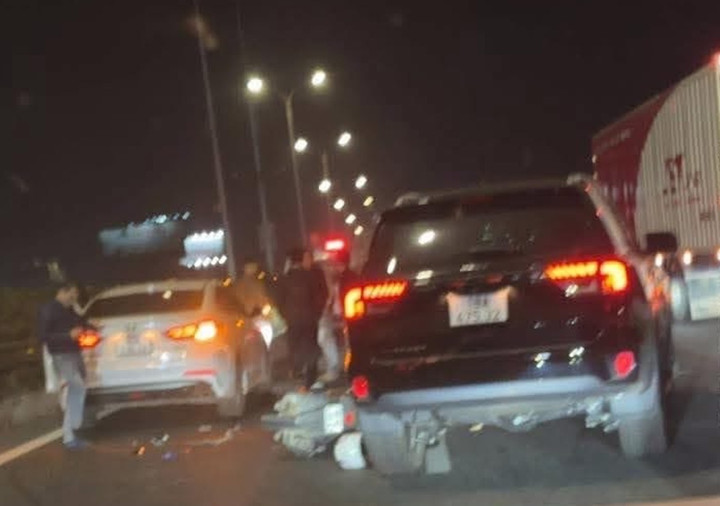 Nam thanh ni&ecirc;n uống rượu, l&aacute;i xe m&aacute;y đi ngược chiều g&acirc;y tai nạn tr&ecirc;n cao tốc- Ảnh 1.