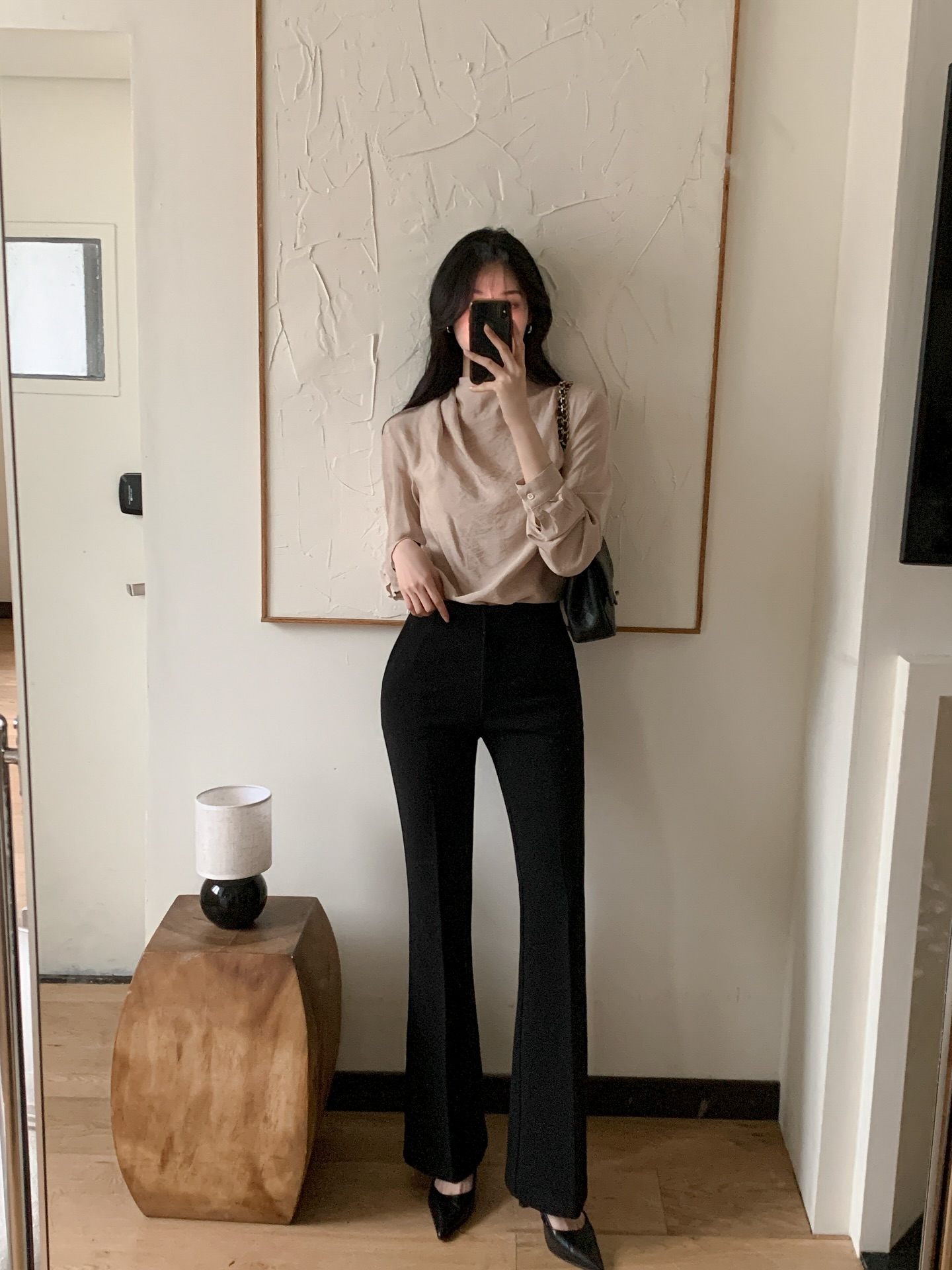 Kh&ocirc;ng phải quần ống rộng, đ&acirc;y mới l&agrave; 4 kiểu quần d&agrave;i 