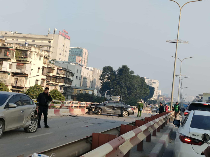 Nữ t&agrave;i xế buồn ngủ đạp nhầm ch&acirc;n ga g&acirc;y tai nạn li&ecirc;n ho&agrave;n, 1 người tử vong- Ảnh 2.