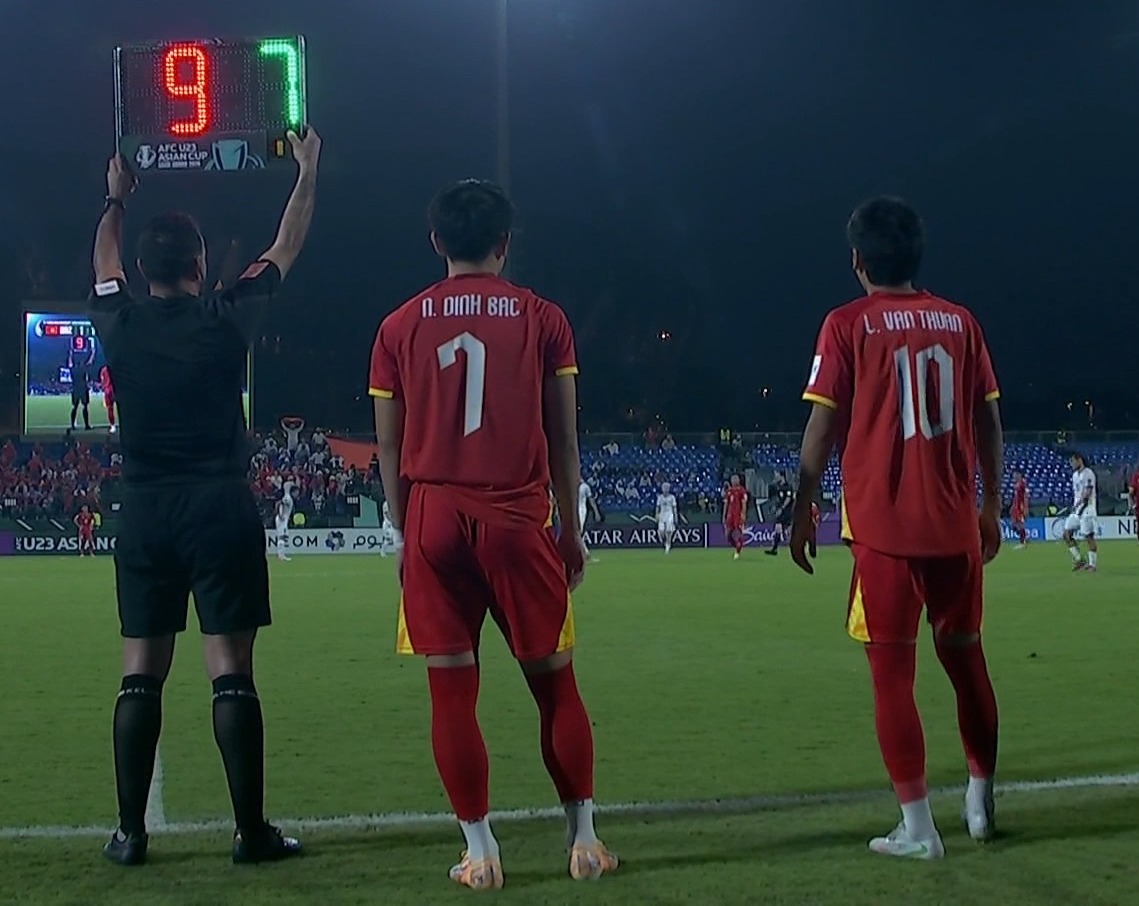 Nổi da g&agrave; khoảnh khắc L&ecirc; Văn Thuận U23 Việt Nam "x&eacute; lưới" Kyrgyzstan, Lamine Yamal Thanh Ho&aacute; chất lừ!- Ảnh 2.