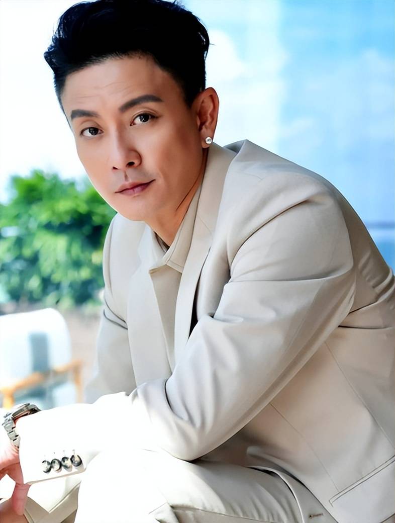 Top 3 qu&yacute; &ocirc;ng độc th&acirc;n U50 đắt gi&aacute; của l&agrave;ng giải tr&iacute; Hoa ngữ- Ảnh 3.