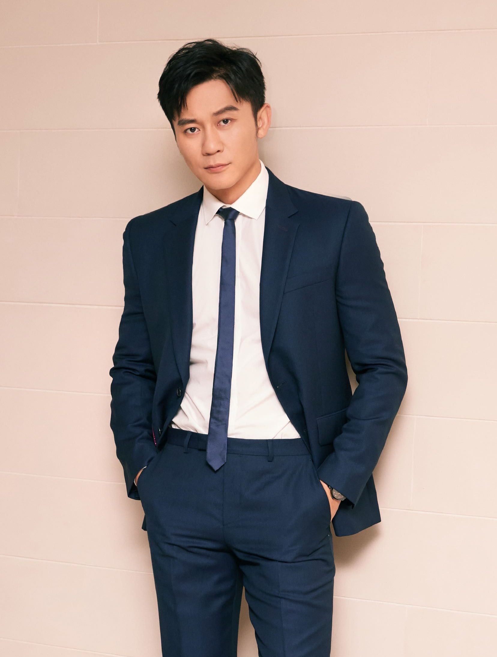 Top 3 qu&yacute; &ocirc;ng độc th&acirc;n U50 đắt gi&aacute; của l&agrave;ng giải tr&iacute; Hoa ngữ- Ảnh 6.