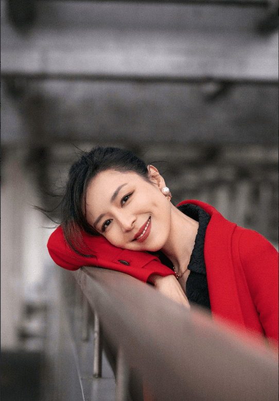 Nữ diễn vi&ecirc;n phim giờ v&agrave;ng ngoại t&igrave;nh chấn động: Bị ph&aacute;t hiện l&agrave;m chuyện xấu hổ với đạo diễn đ&aacute;ng tuổi cha- Ảnh 6.