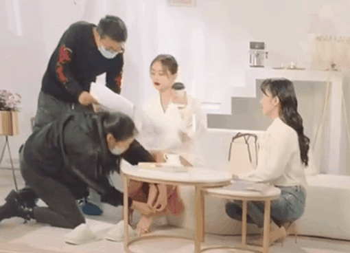 G&oacute;c khuất nghề trợ l&yacute; nghệ sĩ: L&agrave;m việc 24/7, lương đ&atilde; b&egrave;o bọt c&ograve;n bị cắt x&eacute;n, nợ nần- Ảnh 8.