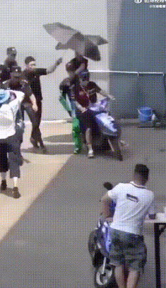 G&oacute;c khuất nghề trợ l&yacute; nghệ sĩ: L&agrave;m việc 24/7, lương đ&atilde; b&egrave;o bọt c&ograve;n bị cắt x&eacute;n, nợ nần- Ảnh 6.