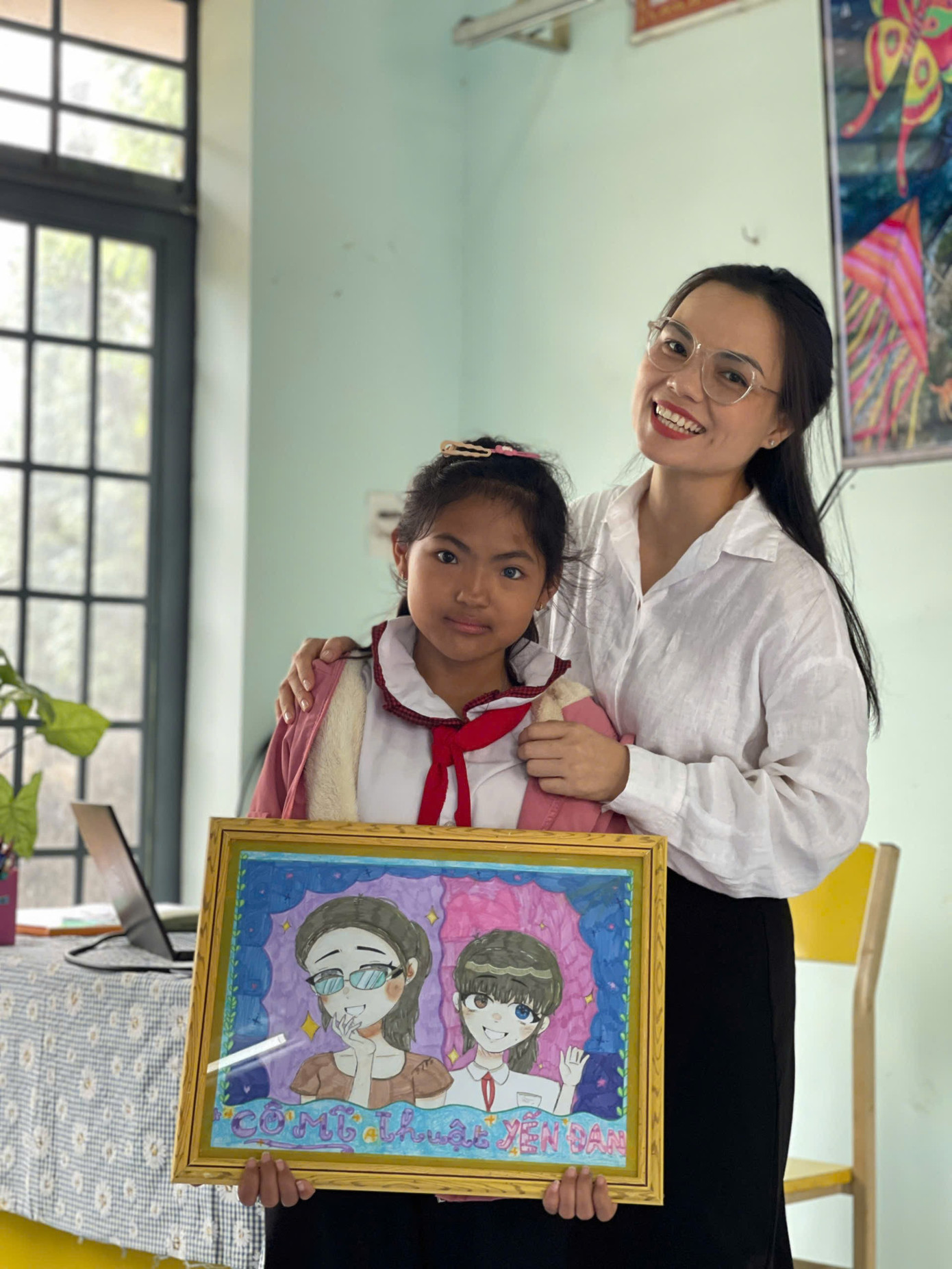 C&ocirc; b&eacute; c&oacute; đ&ocirc;i mắt "&acirc;m dương" kỳ lạ ở T&acirc;y Nguy&ecirc;n- Ảnh 2.