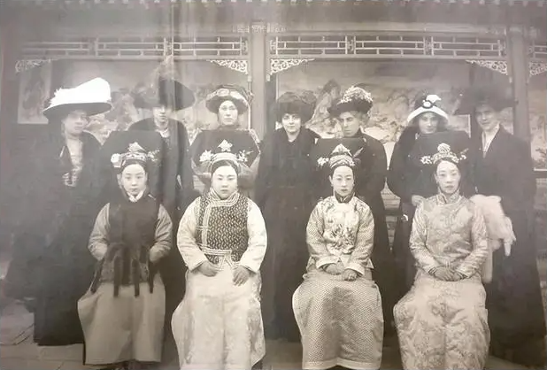 Ảnh hiếm cuối nh&agrave; Thanh: Tuyển t&uacute; v&agrave;o ho&agrave;ng cung kh&ocirc;ng như phim, thiếu nữ miền nam g&acirc;y ch&uacute; &yacute;- Ảnh 4.