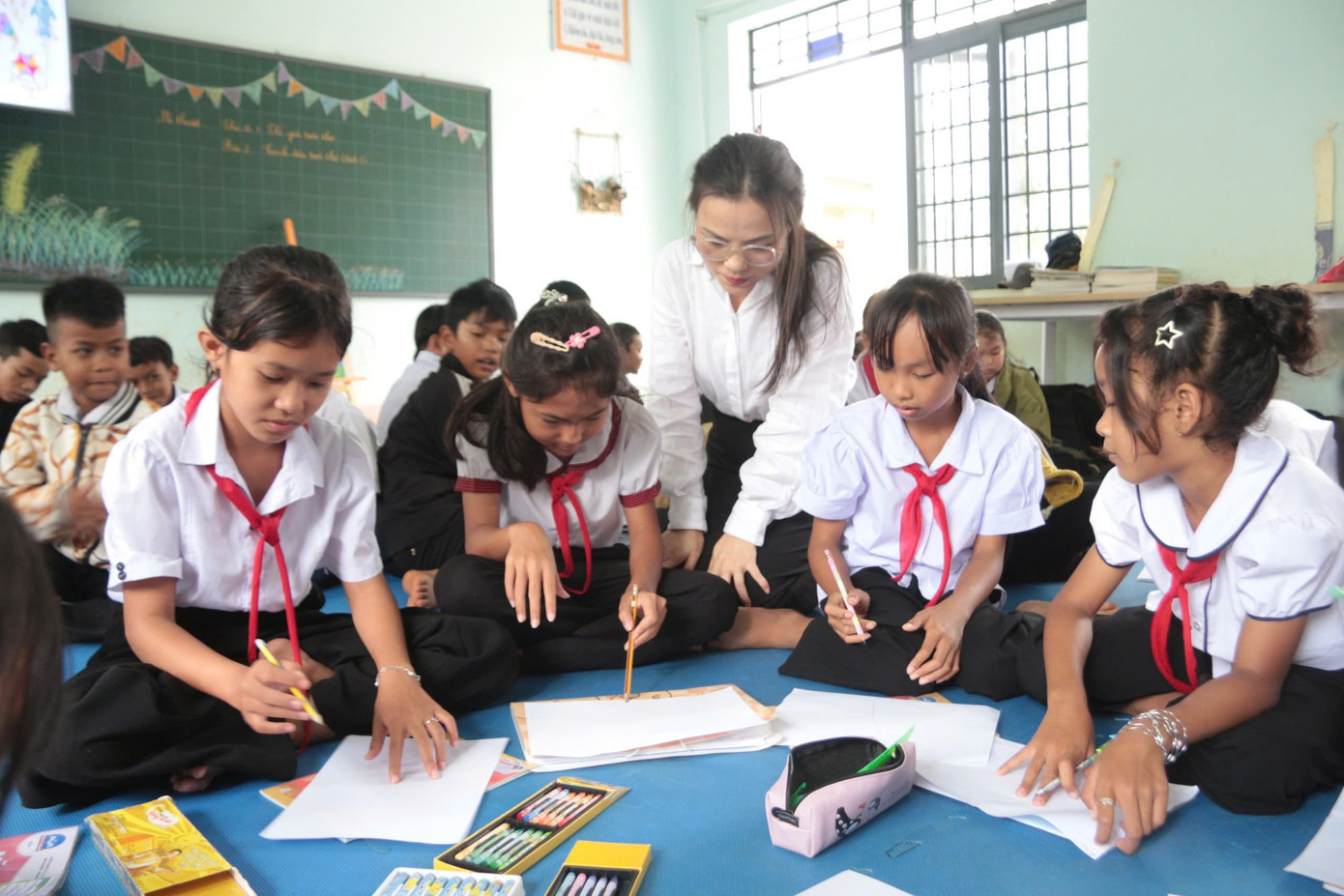 C&ocirc; b&eacute; c&oacute; đ&ocirc;i mắt "&acirc;m dương" kỳ lạ ở T&acirc;y Nguy&ecirc;n- Ảnh 5.