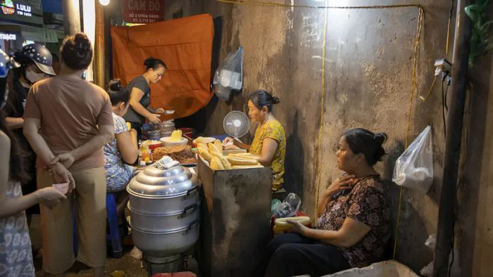 Vì sao gọi là “pate Cột Đèn”? Nơi mua chuẩn của người Hải Phòng, chỉ bán vào buổi tối ít du khách biết- Ảnh 3. Vì sao gọi là “pate Cột Đèn”? Nơi mua chuẩn của người Hải Phòng, chỉ bán vào buổi tối ít du khách biết- Ảnh 3.