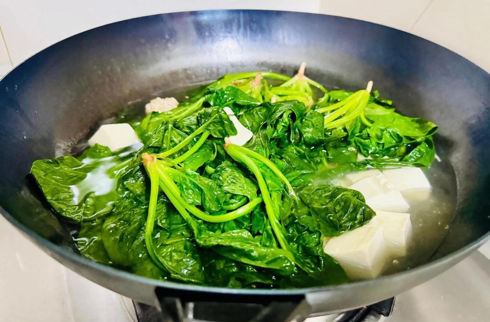 Tôi chưa bao giờ bị táo bón, hóa ra là vì thường xuyên ăn 3 món canh dễ nấu lại giúp dưỡng ẩm phổi- Ảnh 13. Tôi chưa bao giờ bị táo bón, hóa ra là vì thường xuyên ăn 3 món canh dễ nấu lại giúp dưỡng ẩm phổi- Ảnh 13.