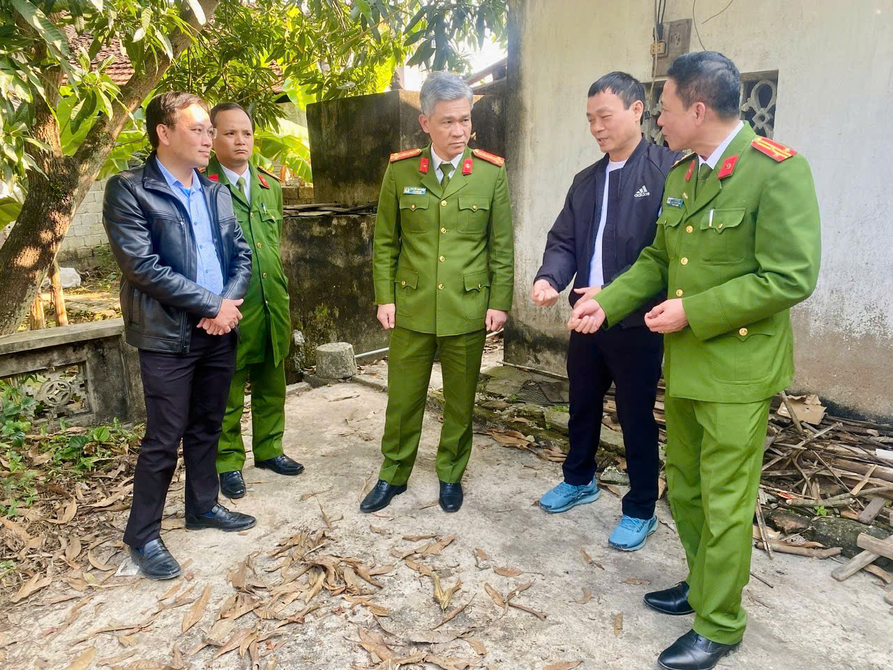 Ch&aacute;u d&acirc;u s&aacute;t hại b&aacute;c d&atilde; man tại nh&agrave; ri&ecirc;ng rồi cướp đ&ocirc;i b&ocirc;ng tai- Ảnh 1.