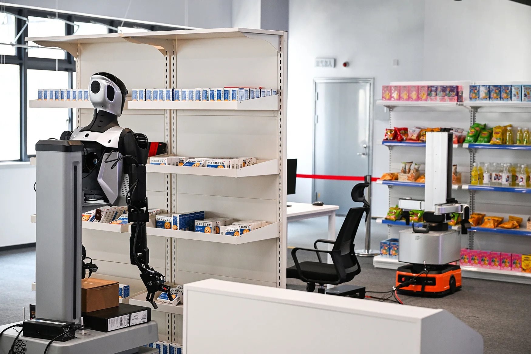 B&ecirc;n trong c&ocirc;ng xưởng 10.000 m2, h&agrave;ng trăm người Trung Quốc đang l&agrave;m một việc m&agrave; cả thế giới kh&ocirc;ng hiểu nổi- Ảnh 3.