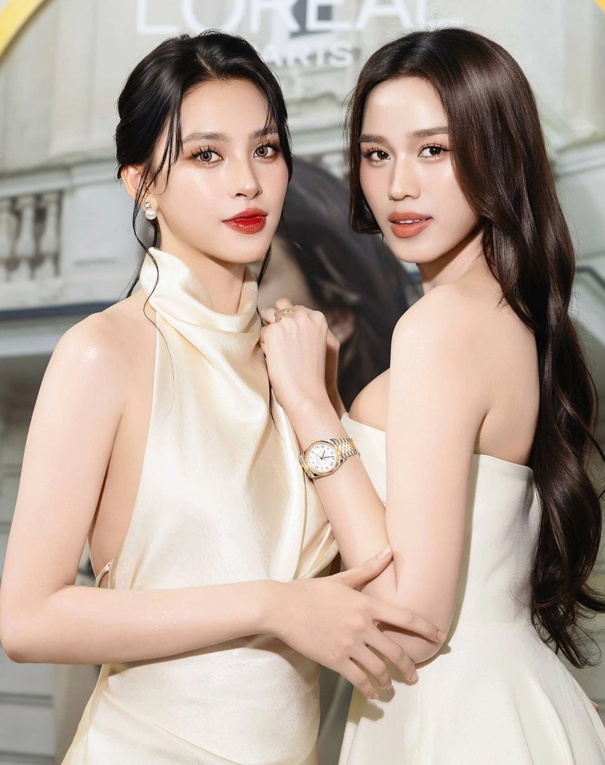 2 Hoa hậu xuất hiện cùng khung hình khiến dân tình dậy sóng, khám phá bí quyết ăn uống dưỡng nhan của các nàng càng thêm ngỡ ngàng