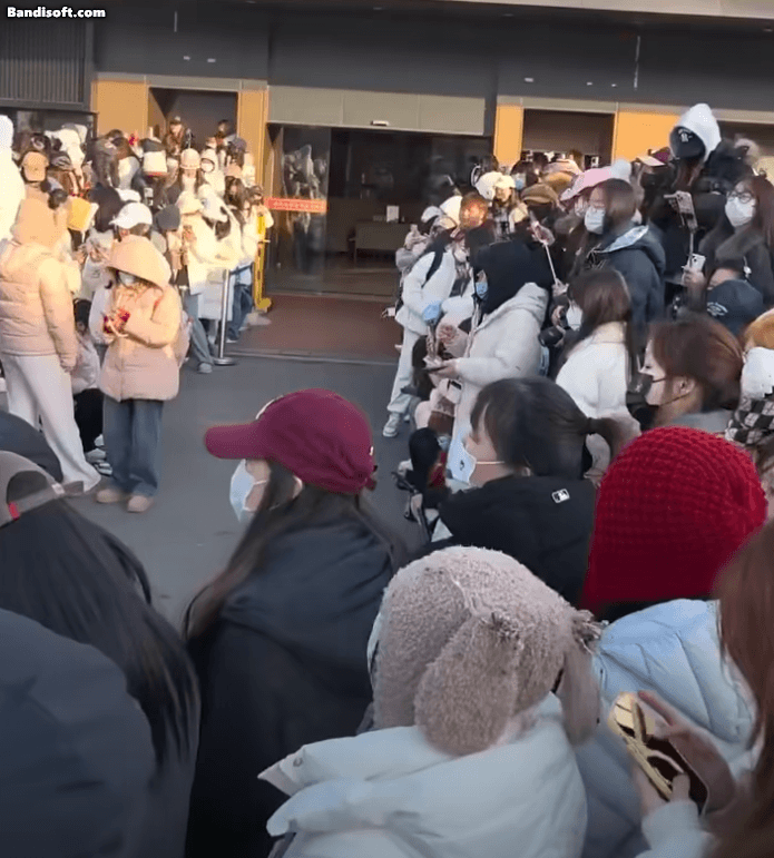 Đời đi diễn chỉ mong có fan giàu như mỹ nhân này: Chi 3,6 tỷ mua vui cho idol, tâm ở đâu tiền ở đó- Ảnh 8. Đời đi diễn chỉ mong có fan giàu như mỹ nhân này: Chi 3,6 tỷ mua vui cho idol, tâm ở đâu tiền ở đó- Ảnh 8.