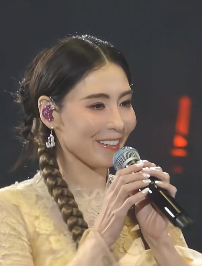 Cam thường mới kh&ocirc;ng c&ograve;n vết t&iacute;ch thẩm mỹ của Trương B&aacute; Chi- Ảnh 11.