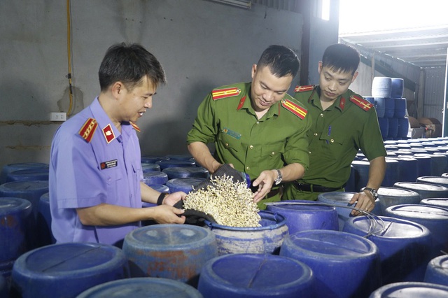 Thực phẩm bẩn liên tiếp bị phanh phui- Ảnh 5. img