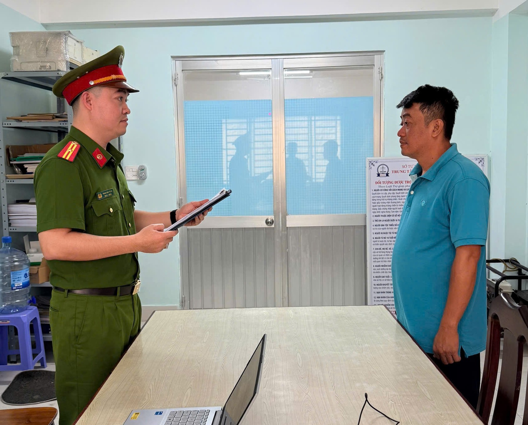 Quyết định bắt tạm giam trưởng bộ phận an ninh Võ Ngọc Tường Duy- Ảnh 1. Quyết định bắt tạm giam trưởng bộ phận an ninh Võ Ngọc Tường Duy- Ảnh 1.