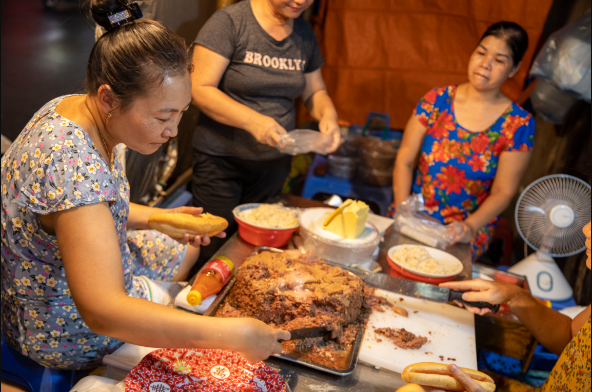 Vì sao gọi là “pate Cột Đèn”? Nơi mua chuẩn của người Hải Phòng, chỉ bán vào buổi tối ít du khách biết- Ảnh 5. Vì sao gọi là “pate Cột Đèn”? Nơi mua chuẩn của người Hải Phòng, chỉ bán vào buổi tối ít du khách biết- Ảnh 5.