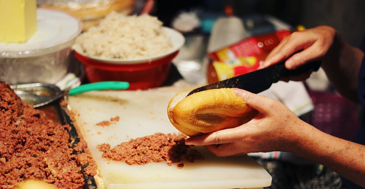 Vì sao gọi là “pate Cột Đèn”? Nơi mua chuẩn của người Hải Phòng, chỉ bán vào buổi tối ít du khách biết- Ảnh 4. Vì sao gọi là “pate Cột Đèn”? Nơi mua chuẩn của người Hải Phòng, chỉ bán vào buổi tối ít du khách biết- Ảnh 4.