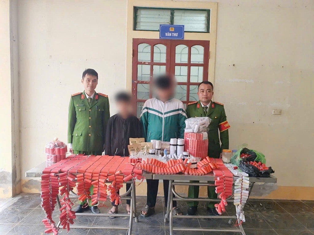 B&iacute; mật phi ph&aacute;p giấu k&iacute;n trong ph&ograve;ng ngủ nam sinh 14 tuổi- Ảnh 1.