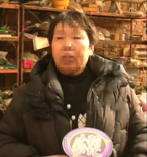 Đi l&agrave;m lại hộ khẩu, vợ ph&aacute;t hiện ra b&iacute; mật động trời của chồng- Ảnh 1.