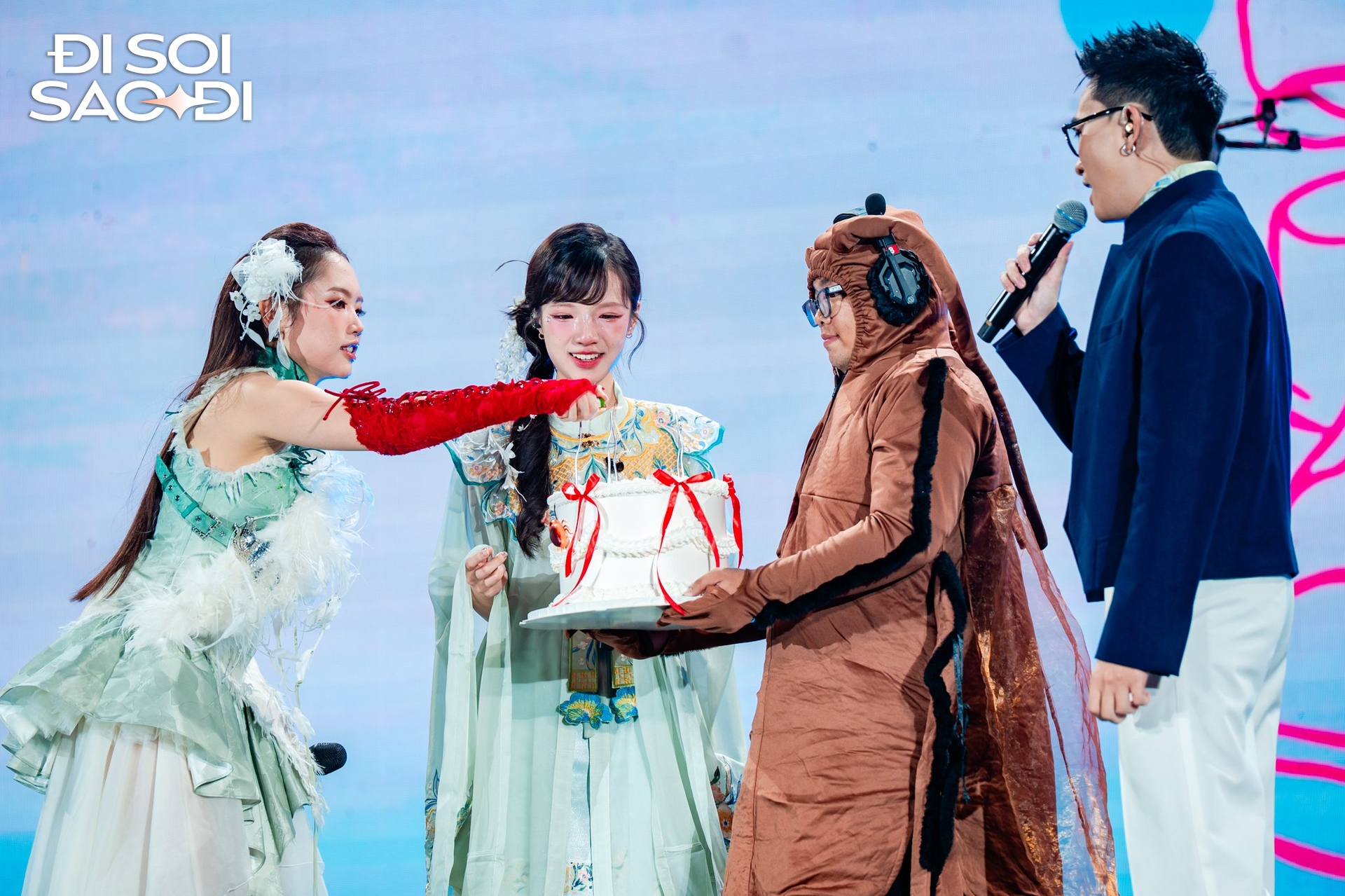 Chơi lớn như Phương Mỹ Chi: Fanmeeting 0 đồng mời cả sao Cbiz, mang sân khấu Sing! Asia đến chiều fan- Ảnh 6. Chơi lớn như Phương Mỹ Chi: Fanmeeting 0 đồng mời cả sao Cbiz, mang sân khấu Sing! Asia đến chiều fan- Ảnh 6.