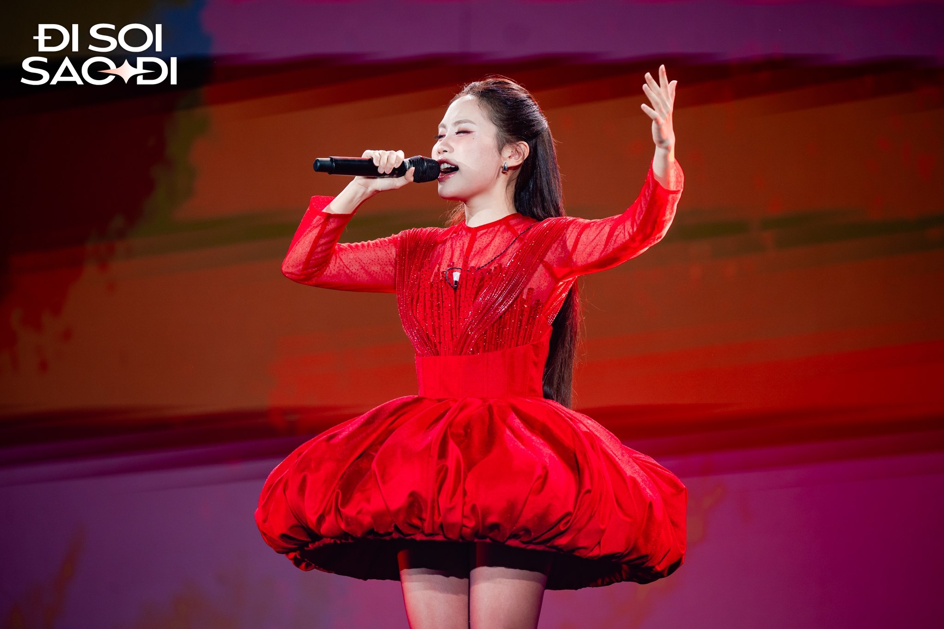 Chơi lớn như Phương Mỹ Chi: Fanmeeting 0 đồng mời cả sao Cbiz, mang sân khấu Sing! Asia đến chiều fan- Ảnh 12. Chơi lớn như Phương Mỹ Chi: Fanmeeting 0 đồng mời cả sao Cbiz, mang sân khấu Sing! Asia đến chiều fan- Ảnh 12.