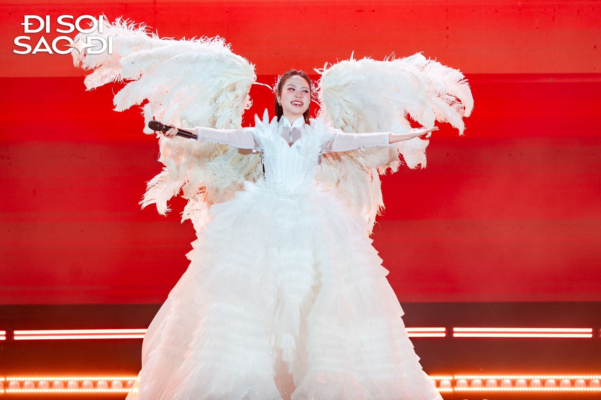 Chơi lớn như Phương Mỹ Chi: Fanmeeting 0 đồng mời cả sao Cbiz, mang sân khấu Sing! Asia đến chiều fan- Ảnh 10. Chơi lớn như Phương Mỹ Chi: Fanmeeting 0 đồng mời cả sao Cbiz, mang sân khấu Sing! Asia đến chiều fan- Ảnh 10.