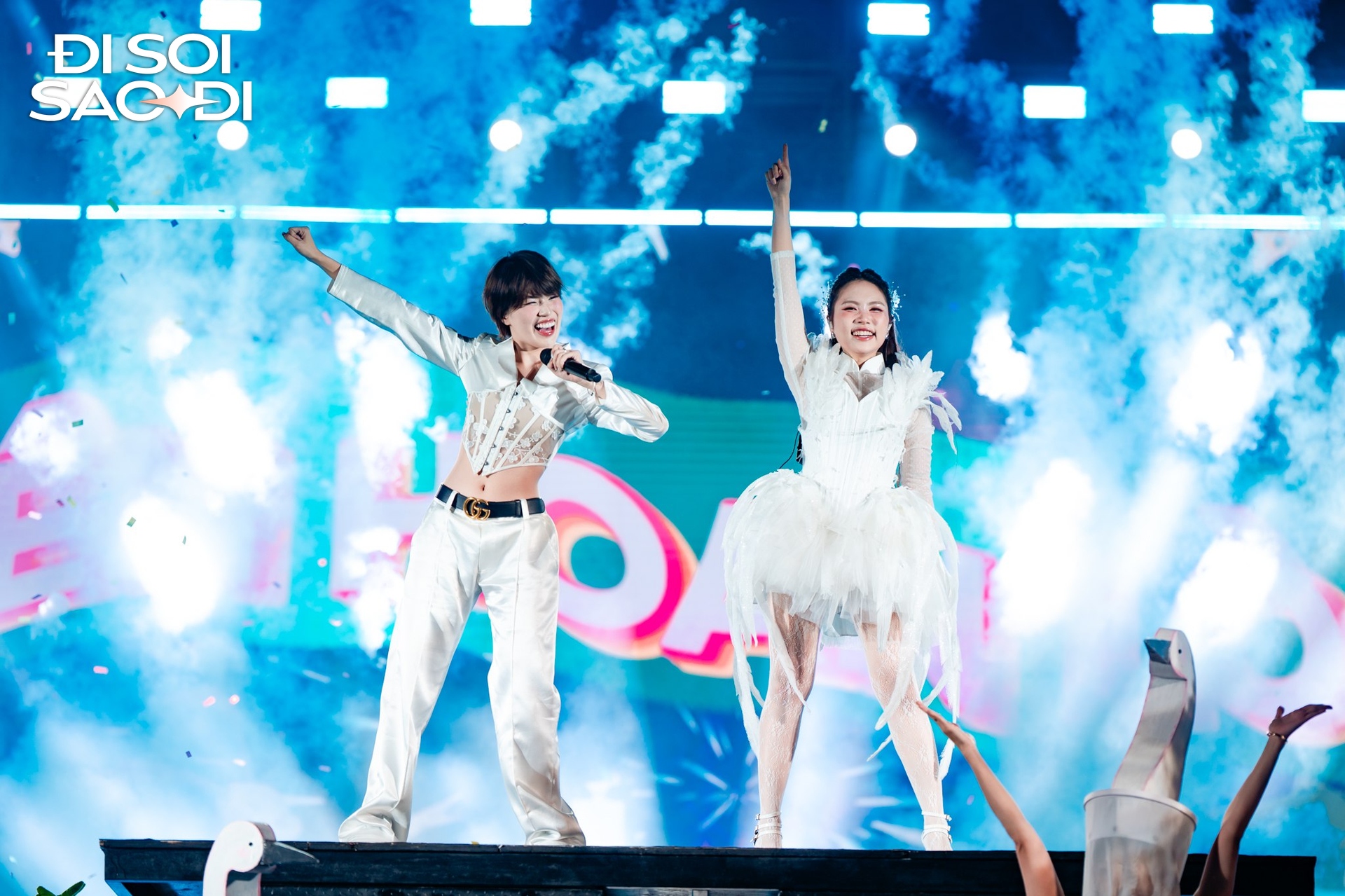 Chơi lớn như Phương Mỹ Chi: Fanmeeting 0 đồng mời cả sao Cbiz, mang sân khấu Sing! Asia đến chiều fan- Ảnh 13. Chơi lớn như Phương Mỹ Chi: Fanmeeting 0 đồng mời cả sao Cbiz, mang sân khấu Sing! Asia đến chiều fan- Ảnh 13.