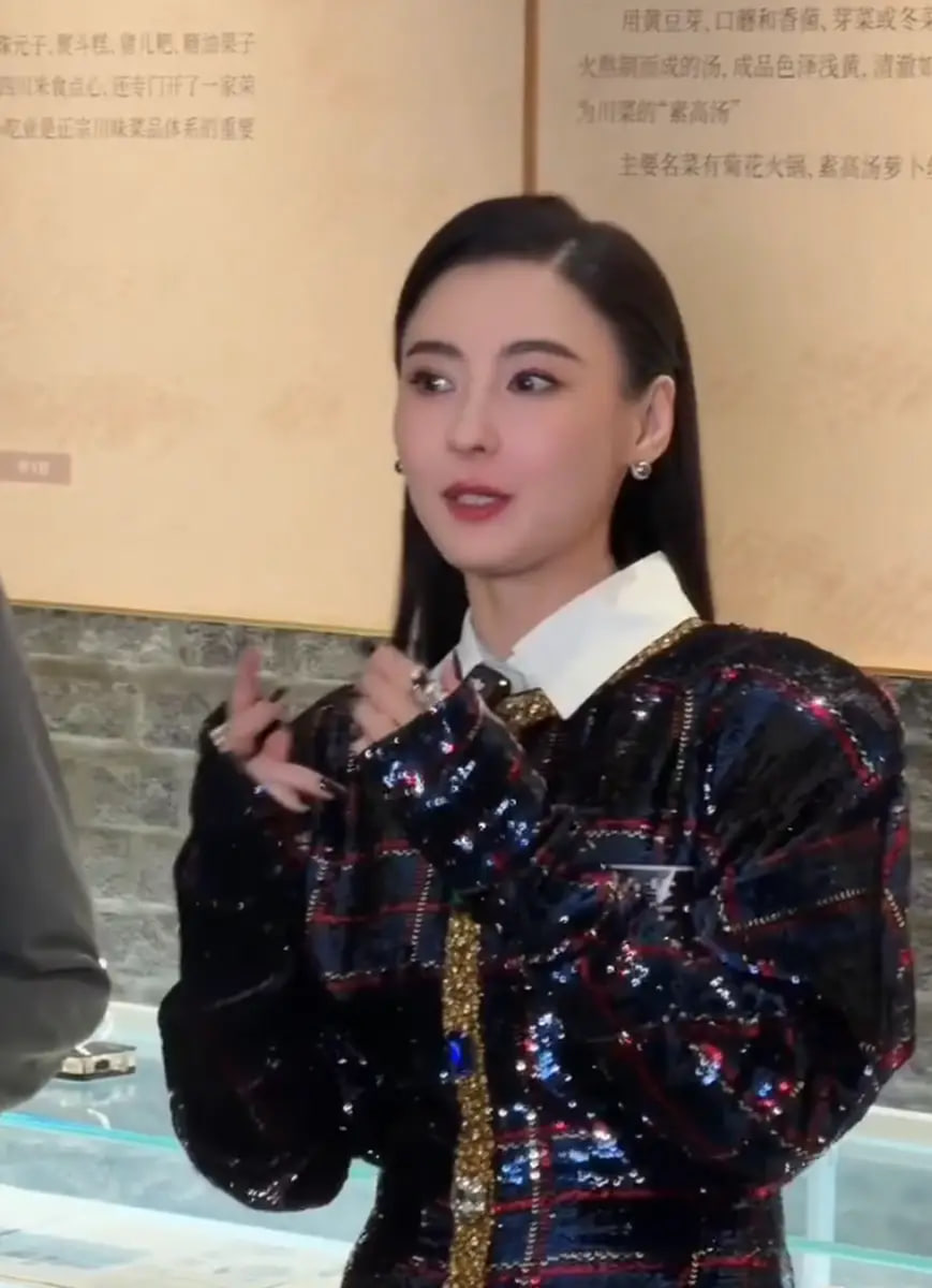 Cam thường mới kh&ocirc;ng c&ograve;n vết t&iacute;ch thẩm mỹ của Trương B&aacute; Chi- Ảnh 2.