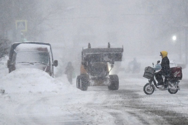 Moscow chìm trong bão tuyết: Giao thông tê liệt, hàng trăm chuyến bay bị ảnh hưởng- Ảnh 5. Moscow chìm trong bão tuyết: Giao thông tê liệt, hàng trăm chuyến bay bị ảnh hưởng- Ảnh 5.