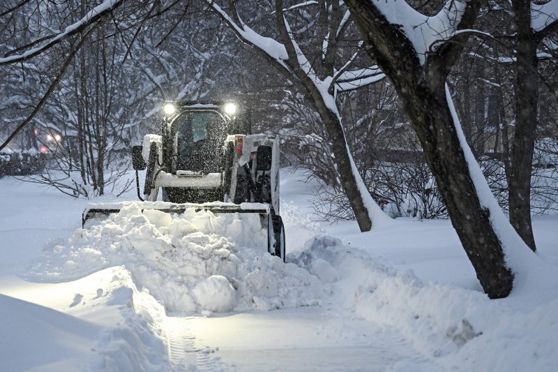 Moscow chìm trong bão tuyết: Giao thông tê liệt, hàng trăm chuyến bay bị ảnh hưởng- Ảnh 7. Moscow chìm trong bão tuyết: Giao thông tê liệt, hàng trăm chuyến bay bị ảnh hưởng- Ảnh 7.