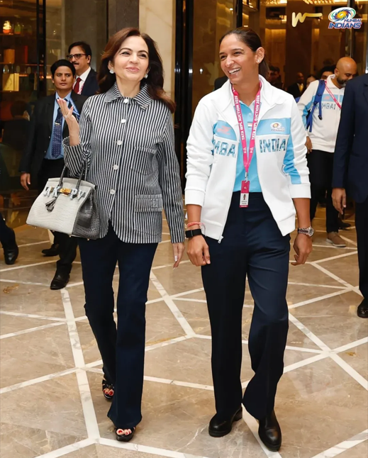 Túi Hermès da cá sấu của người phụ nữ giàu nhất châu Á gắn vật thể lạ- Ảnh 1. Túi Hermès da cá sấu của người phụ nữ giàu nhất châu Á gắn vật thể lạ- Ảnh 1.