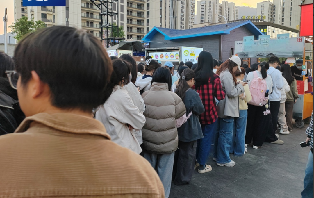 Cảnh tượng lạ l&ugrave;ng: Cả khu phố d&ugrave;ng chung một 1 QR thanh to&aacute;n, kh&aacute;ch k&eacute;o đến nườm nượp nhưng tiền kh&ocirc;ng về t&agrave;i khoản chủ qu&aacute;n- Ảnh 3.