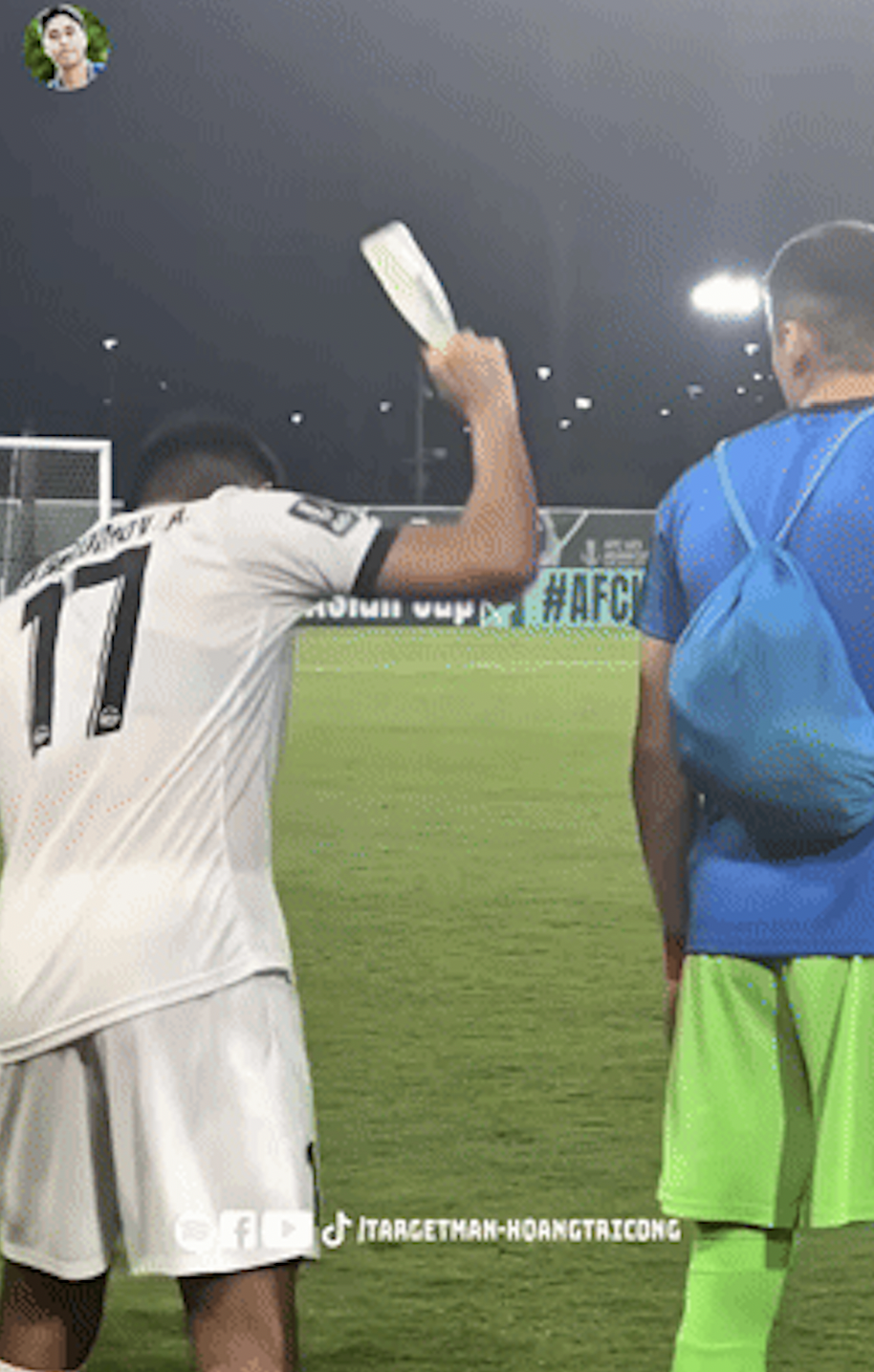 Cầu thủ U23 Kyrgyzstan tức giận n&eacute;m cả iPhone 17 sau trận thua U23 Việt Nam- Ảnh 2.