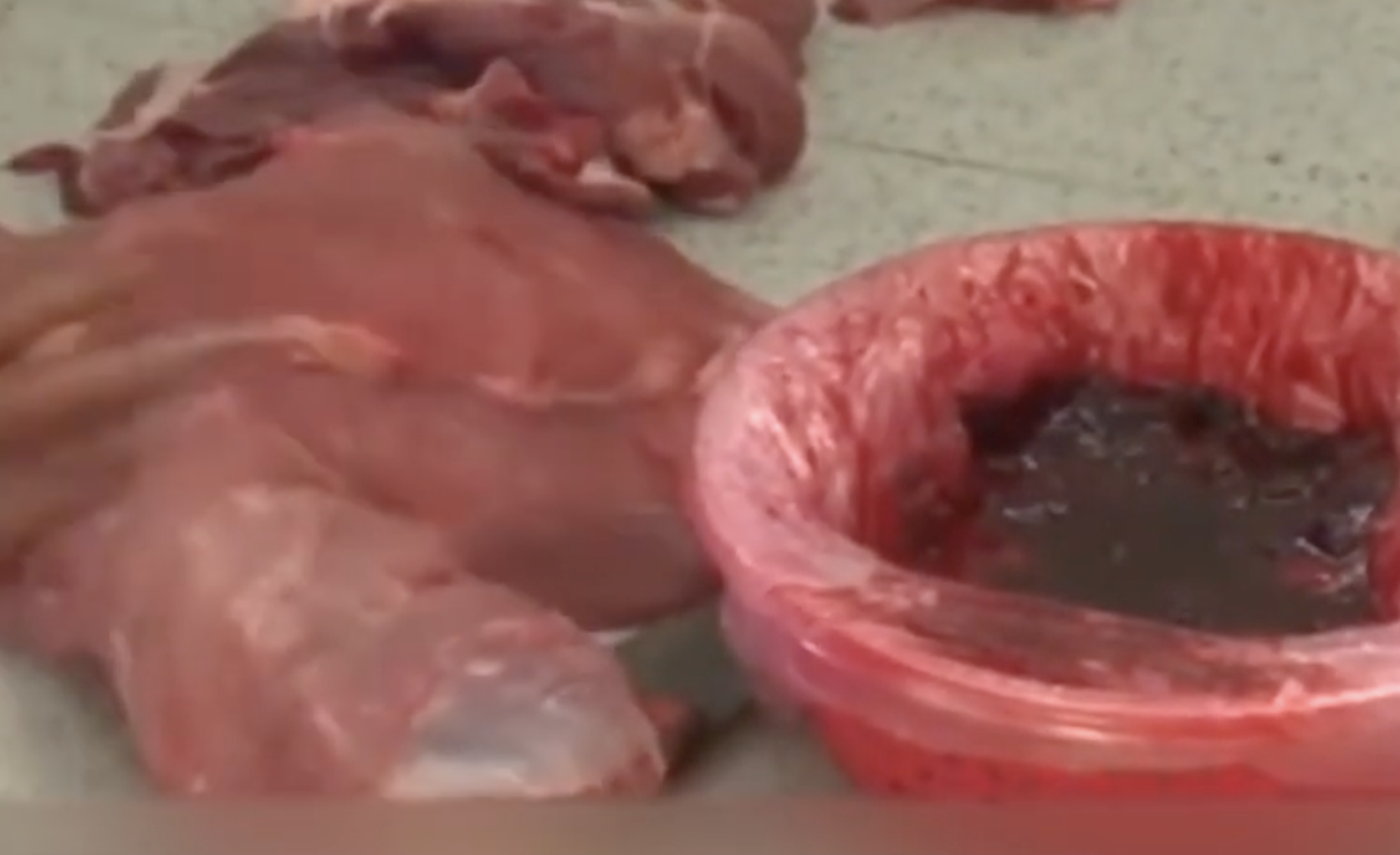 Thực phẩm bẩn liên tiếp bị phanh phui- Ảnh 8. img