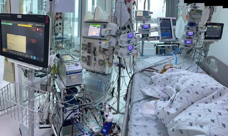 Bệnh truyền nhiễm tăng cao, nhiều bệnh nhi thập tử nhất sinh- Ảnh 1.