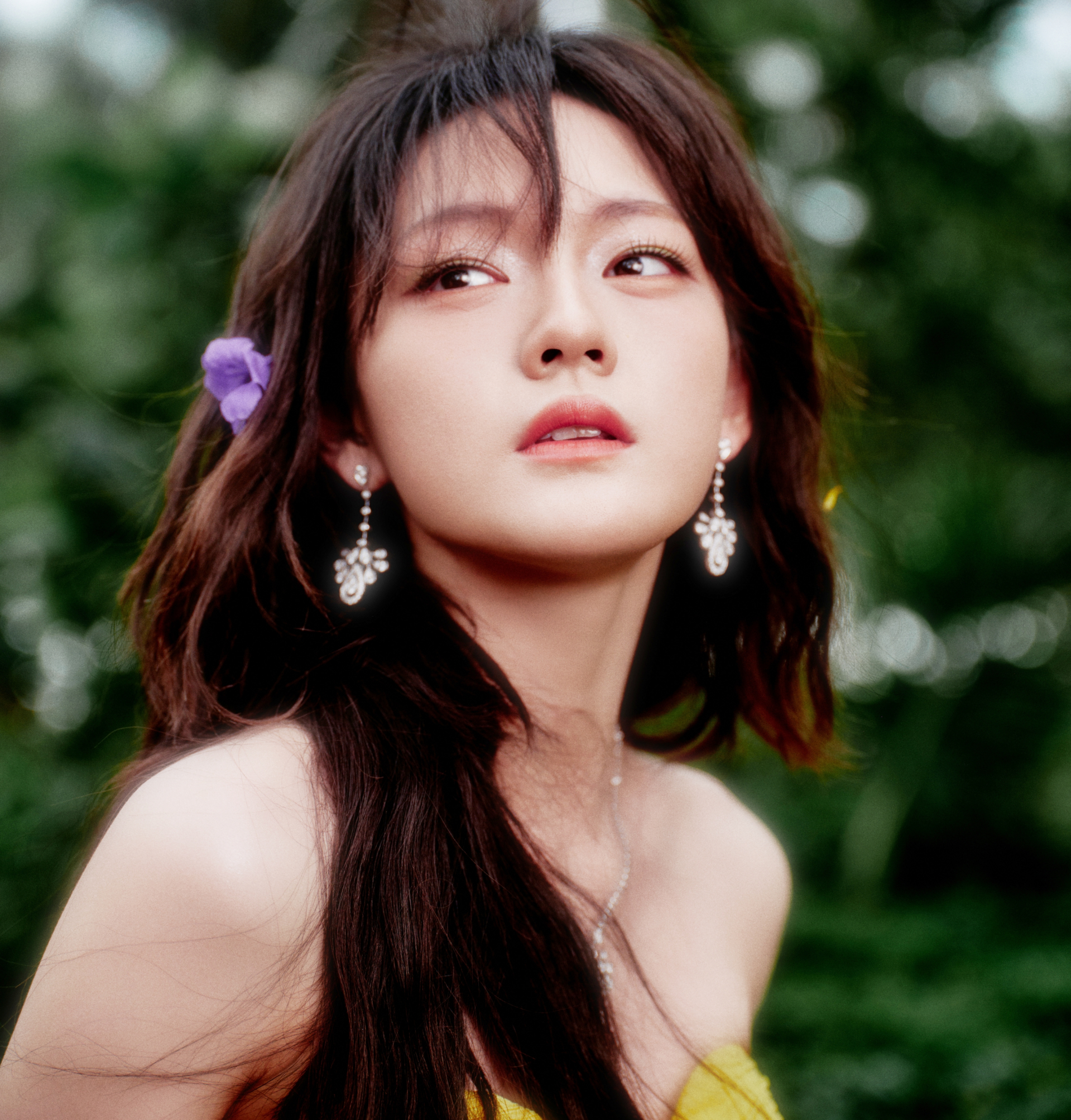 Clip sốc: Nàng thơ 2003 bị người đàn ông lạ mặt quấy rối, dồn vào góc tường trong rạp chiếu phim