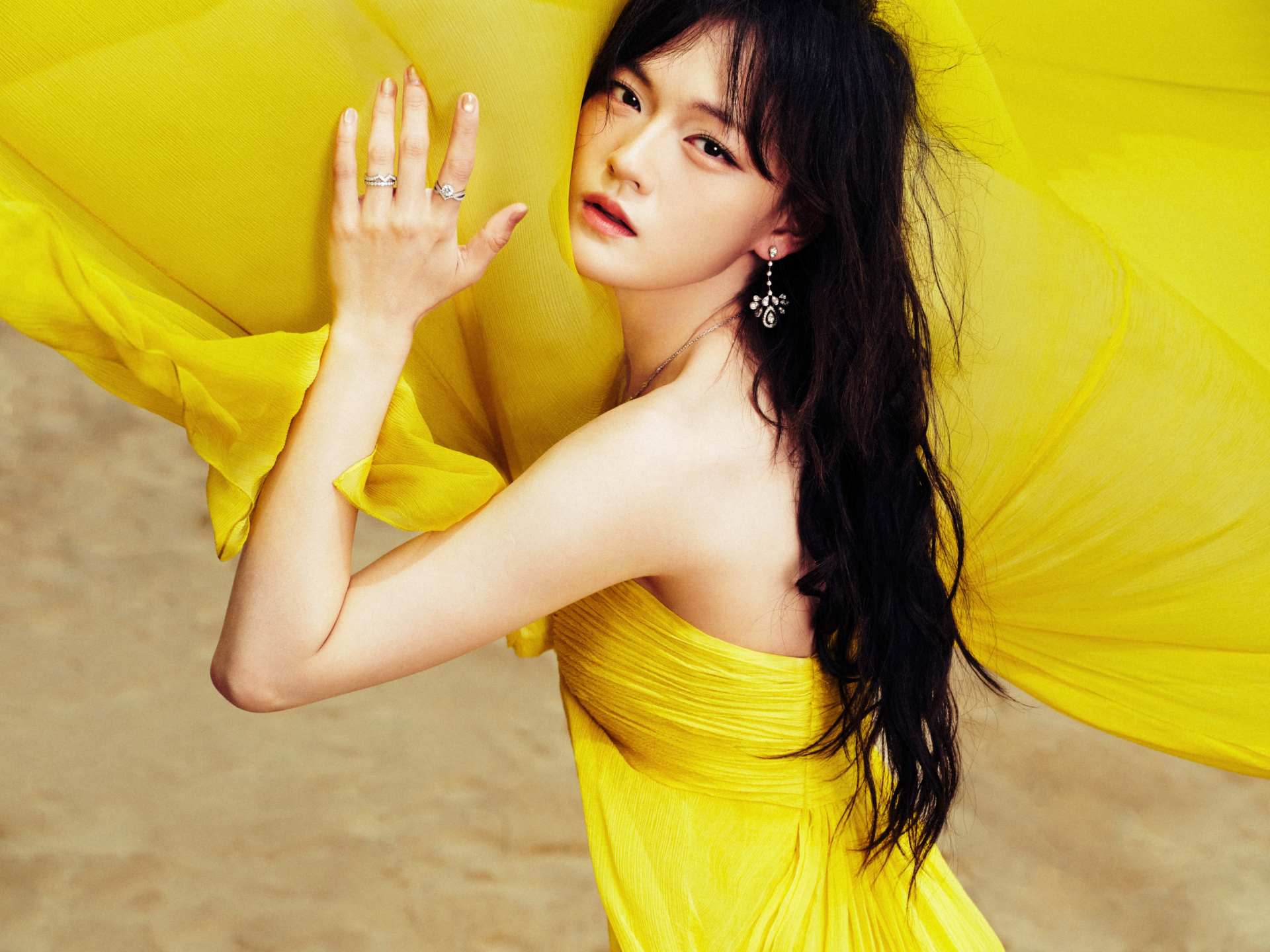 Clip sốc: N&agrave;ng thơ 2003 bị người đ&agrave;n &ocirc;ng lạ mặt quấy rối, dồn v&agrave;o g&oacute;c tường trong rạp chiếu phim- Ảnh 3.