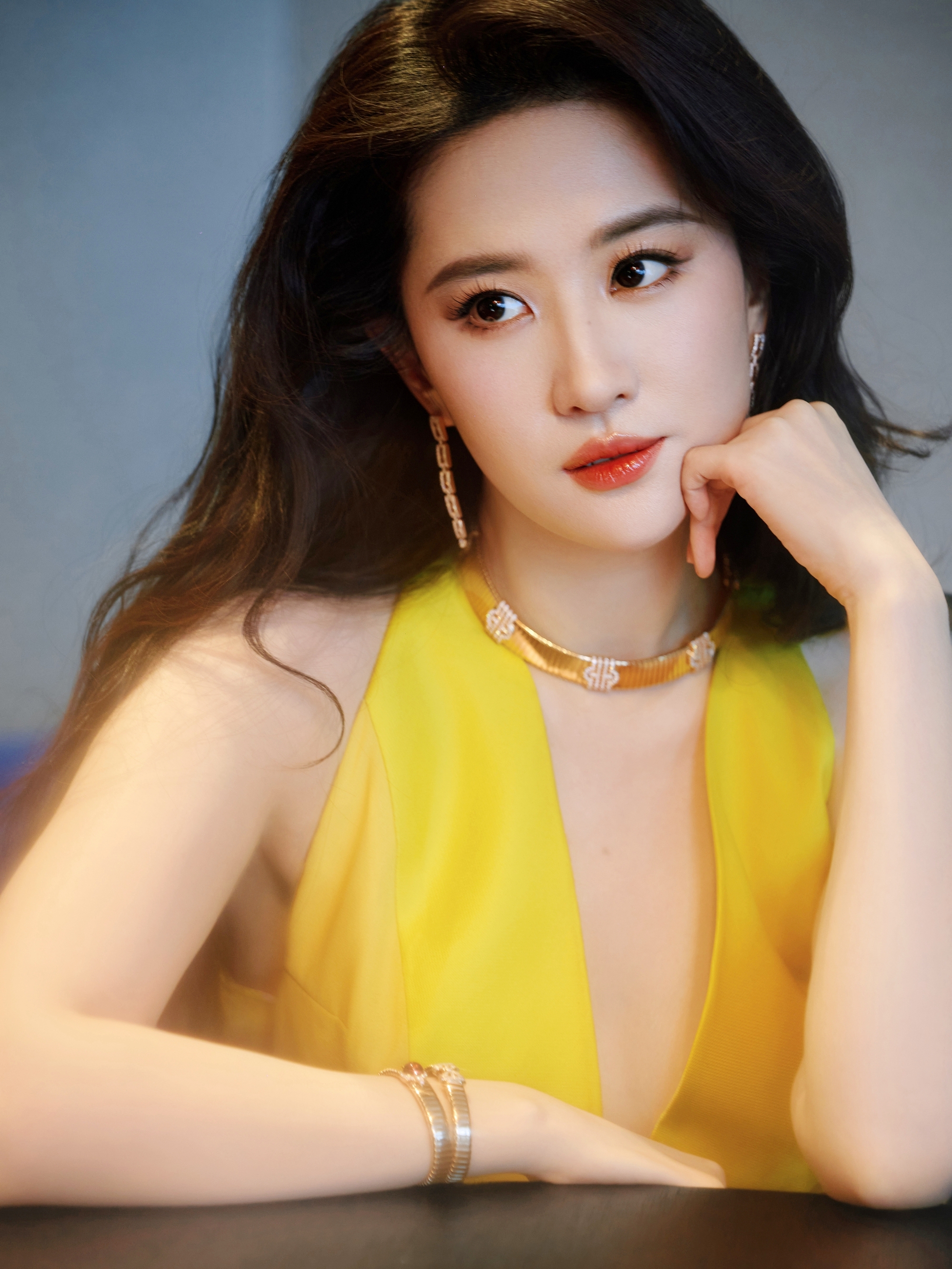 Lưu Diệc Phi lộ nh&acirc;n c&aacute;ch thật khi bị ph&oacute;ng vi&ecirc;n s&agrave;m sỡ giữa họp b&aacute;o- Ảnh 4.