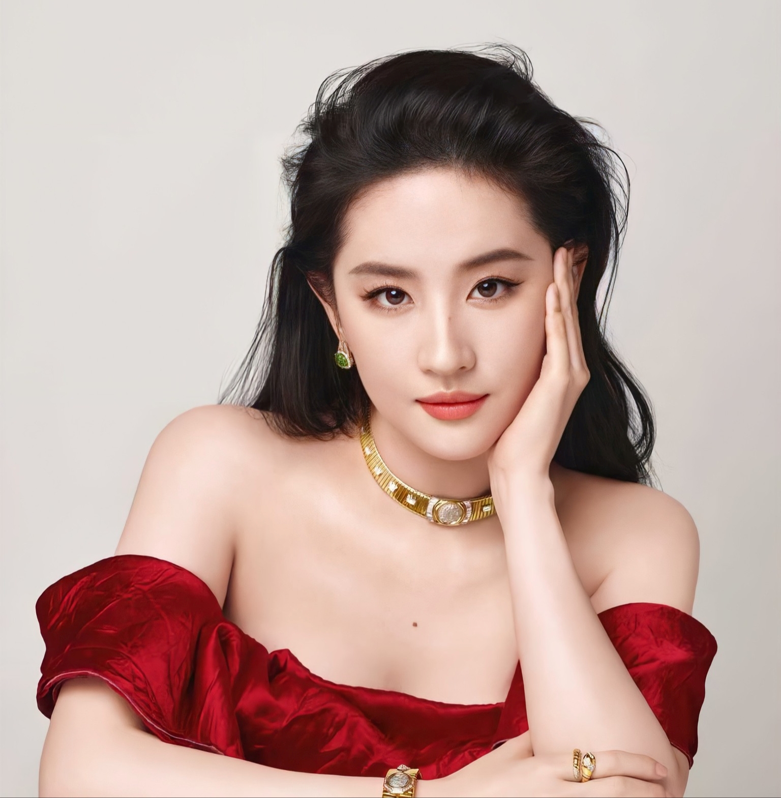 Lưu Diệc Phi lộ nh&acirc;n c&aacute;ch thật khi bị ph&oacute;ng vi&ecirc;n s&agrave;m sỡ giữa họp b&aacute;o- Ảnh 1.