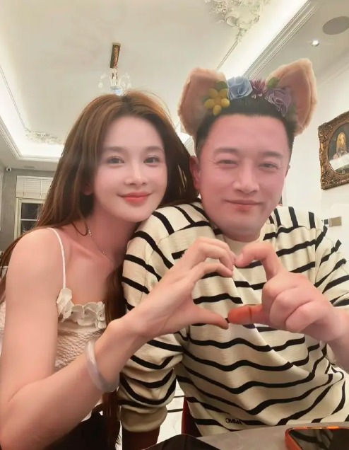 Trò hề đầu năm: 1 cặp diễn viên cầu hôn, cưới, chia tay trong vòng 3 ngày- Ảnh 6. Trò hề đầu năm: 1 cặp diễn viên cầu hôn, cưới, chia tay trong vòng 3 ngày- Ảnh 6.