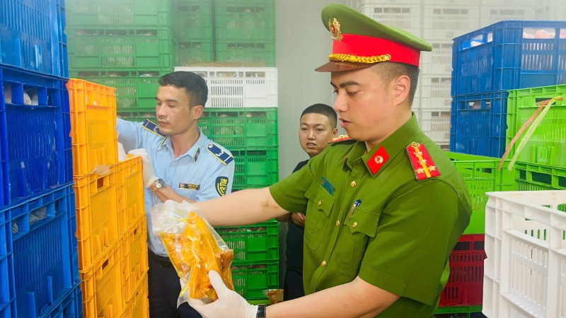 Thực phẩm bẩn liên tiếp bị phanh phui- Ảnh 3. img