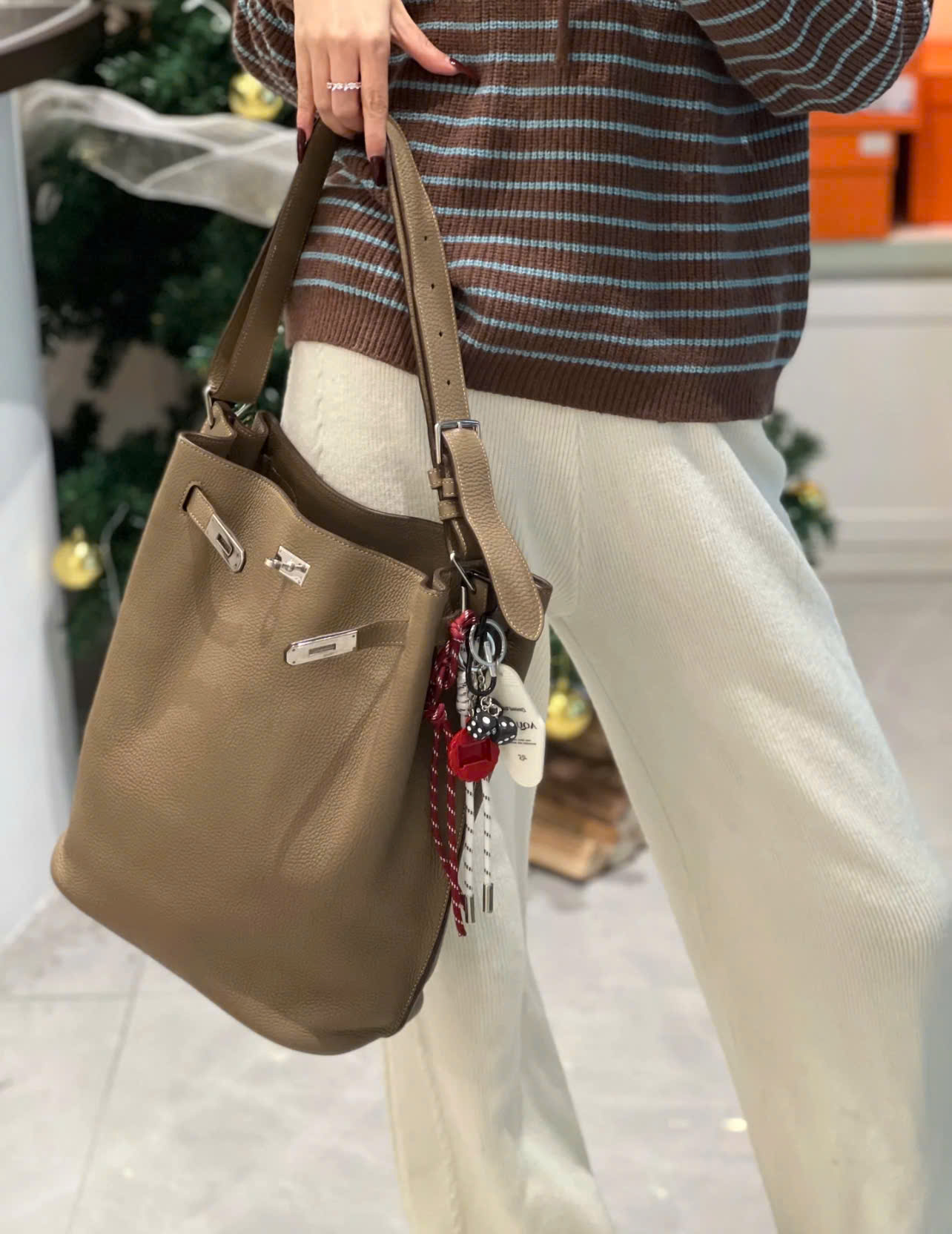 Herm&egrave;s tiếp tục tạo cơn sốt với phi&ecirc;n bản n&acirc;ng cấp từ 1 chiếc t&uacute;i huyền thoại- Ảnh 4.