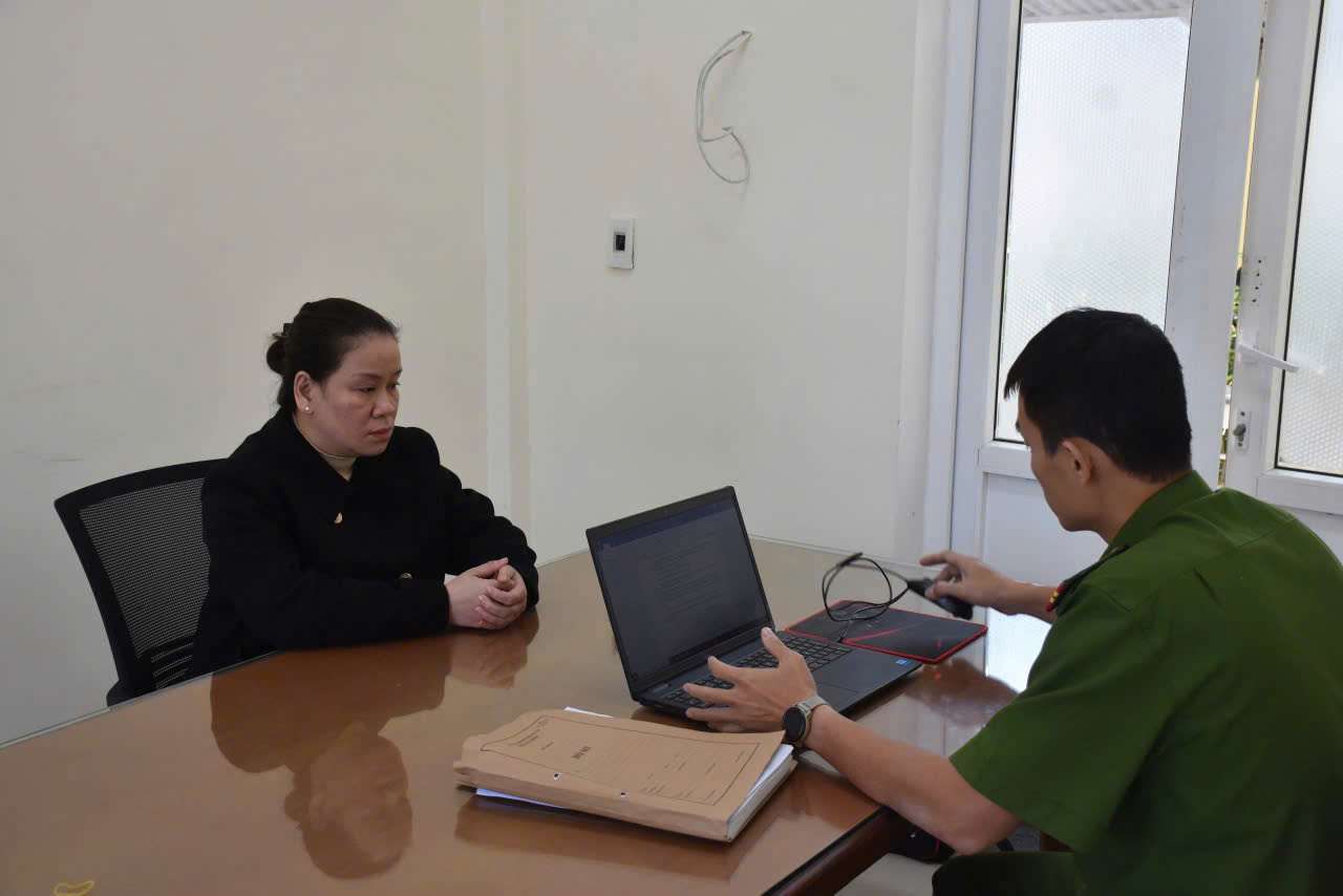 Ph&aacute;t hiện h&agrave;ng chục nh&acirc;n vi&ecirc;n &ldquo;chờ phục vụ&rdquo; kh&aacute;ch mua d&acirc;m tại kh&aacute;ch sạn Mường Thanh v&agrave; Samdi: Gi&aacute; b&aacute;n d&acirc;m theo c&aacute;c "g&oacute;i dịch vụ", l&ecirc;n đến 4,8 triệu/lần- Ảnh 2.