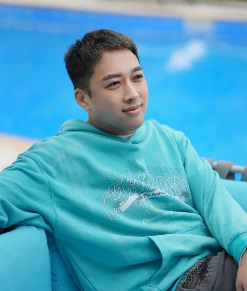 Kẻ bị ghét nhất Trung Quốc khoe bị fan cuồng quấy rối: MXH đồng loạt kêu bốc phét, ai gu mặn lắm mới mê- Ảnh 2. Kẻ bị ghét nhất Trung Quốc khoe bị fan cuồng quấy rối: MXH đồng loạt kêu bốc phét, ai gu mặn lắm mới mê- Ảnh 2.