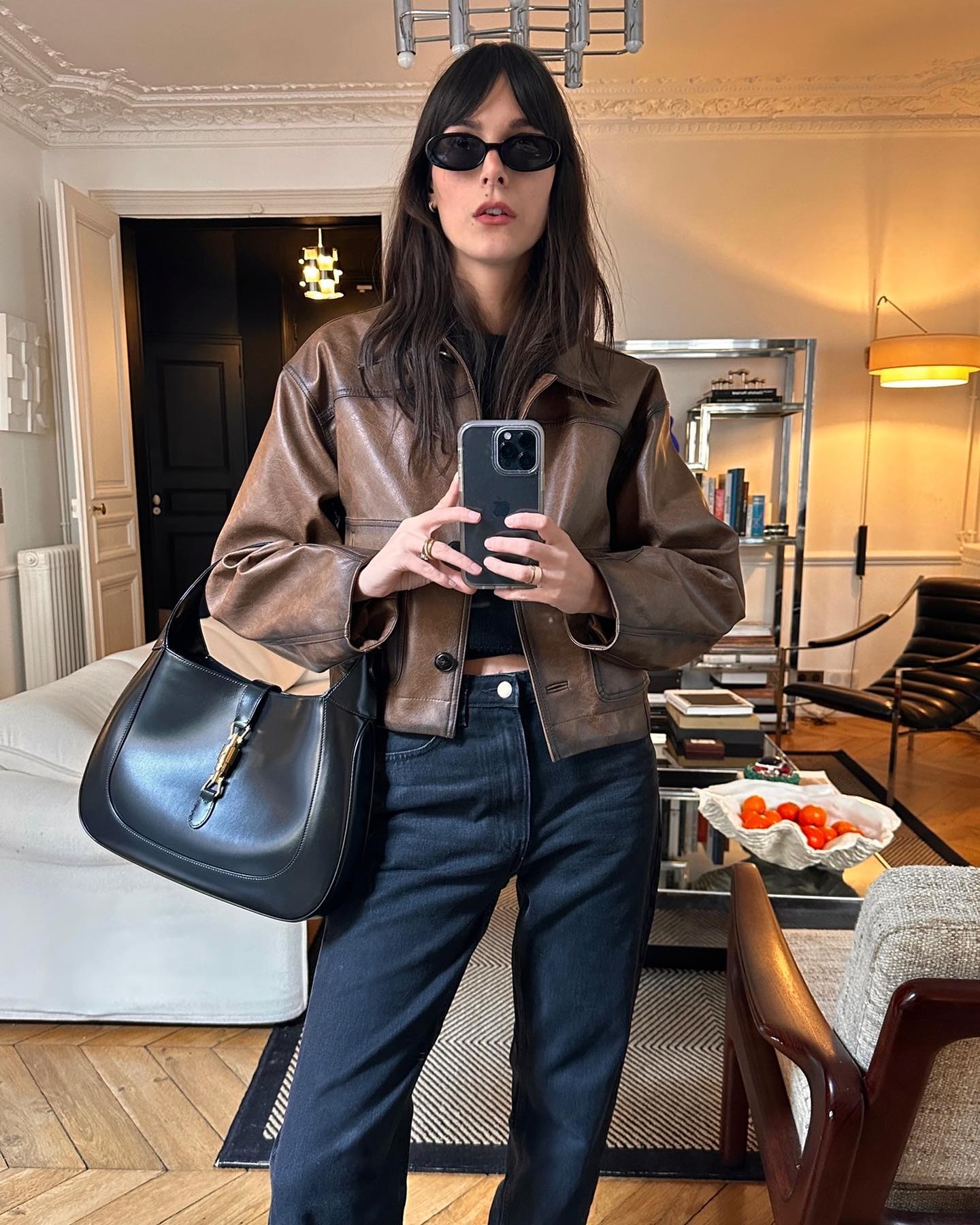 Phụ nữ Ph&aacute;p kh&ocirc;ng chọn &aacute;o kho&aacute;c cầu kỳ, họ ưu ti&ecirc;n 4 kiểu tối giản để mặc thế n&agrave;o cũng sang- Ảnh 5.