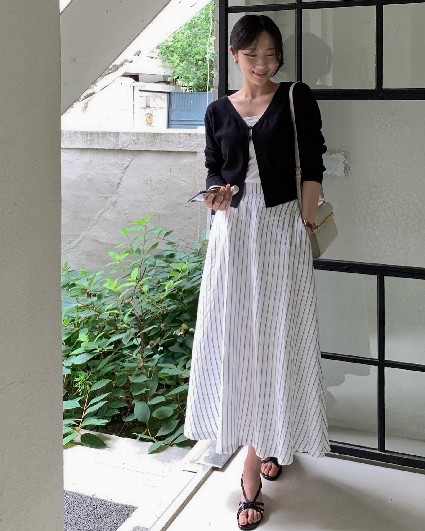 Có thể khẳng định, đây là 5 mẫu áo khoác đẹp nhất để mặc với chân váy- Ảnh 10. Có thể khẳng định, đây là 5 mẫu áo khoác đẹp nhất để mặc với chân váy- Ảnh 10.